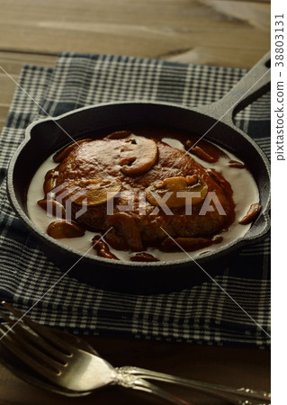 Braised hamburger steak 38803131