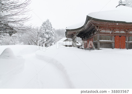 Oyama Temple Main Hall (Tottori Prefecture) Oyama Temple Main Hall (Tottori Prefecture) 38803567