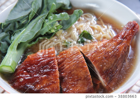 noodles with meat in soup 38803663