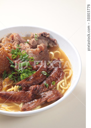 noodles with meat in soup 38803776