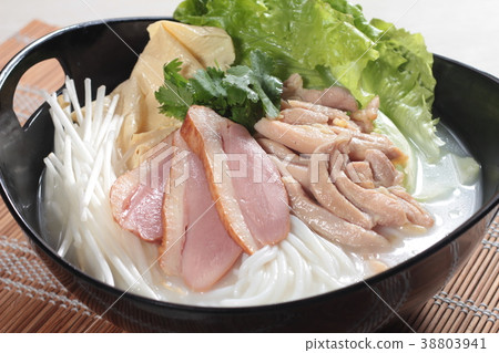 noodles with meat in soup 38803941