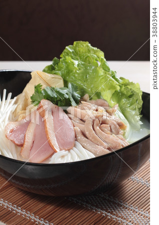 noodles with meat in soup 38803944