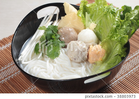 noodles with meat in soup 38803973
