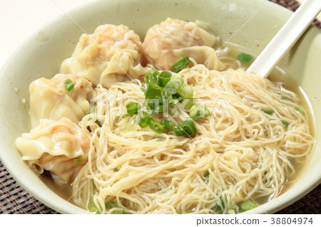noodles with meat in soup 38804974