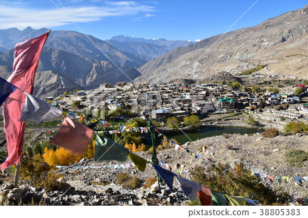 Nako village in the Qinnaur valley, India Beautiful mountains and lakes Nako Dense dwellings and temples In the wind, the flapping Buddhist flag Talcho 38805383