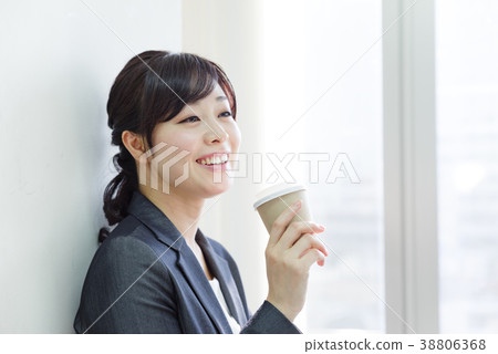 Female employees to relax Female employees to relax 38806368