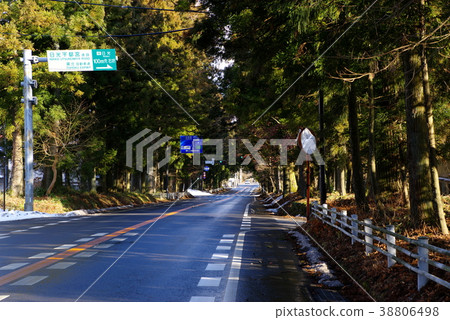A tree-lined b in the vicinity of Nikko National Route 119 Nikko Station in winter b A tree-lined b in the vicinity of Nikko National Route 119 Nikko Station in winter b 38806498