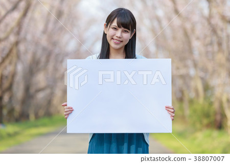 A young lady with a message board in the park Spring 38807007