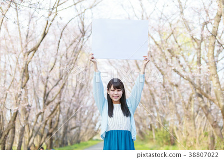 A young lady with a message board in the park Spring 38807022