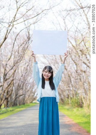 A young lady with a message board in the park Spring 38807026