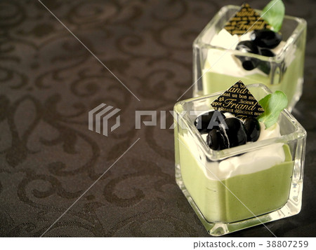 Matcha Bavaro square glass (left space) 38807259