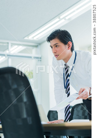 Businessman, office, suit, meeting room 38807525