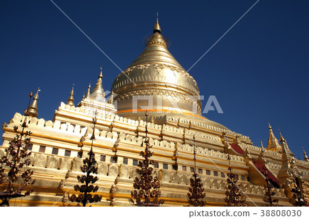 Shwezigon Pagoda. Nyan Woo. 2018/2/19 Shwezigon Pagoda. Nyan Woo. 2018/2/19 38808030
