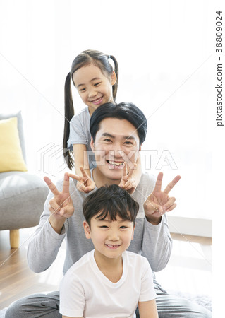 House, family, dad, daughter, son, korean 38809024