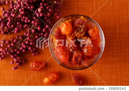 Dried tomatoes Dried fruits Dried tomatoes Red Red Dried tomatoes Dried fruits Dried tomatoes Red Red 38809142