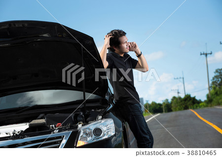 Asian men are calling for help because his car Asian men are calling for help because his car 38810465