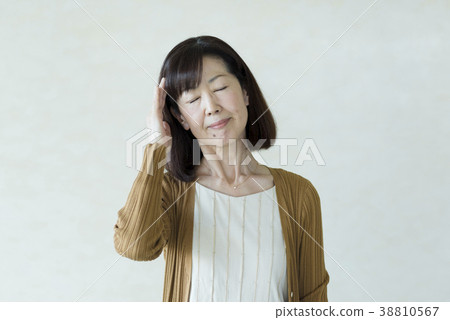 患頭痛的高級女子 患頭痛的高級女子 38810567