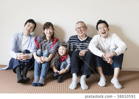 Image of a three generation family Image of a three generation family 38810591