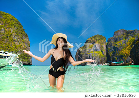 Women swim, Maya Bay, Phi Phi island Women swim, Maya Bay, Phi Phi island 38810656