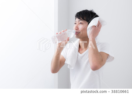 一個年輕人 38810661