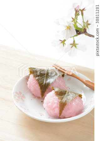 Sakura mochi 38811281