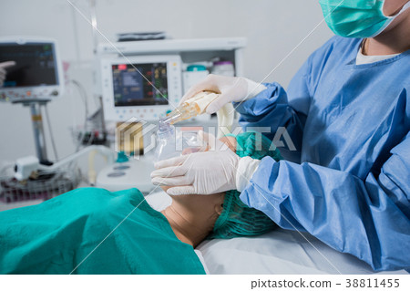 Doctors were anesthetized Doctors were anesthetized 38811455