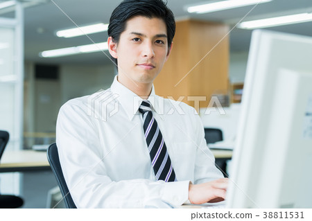 商人,辦公室,西裝 商人,辦公室,西裝 38811531