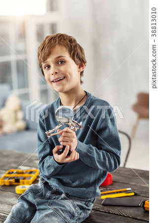 Inspired boy holding a magnifying glass Inspired boy holding a magnifying glass 38813010