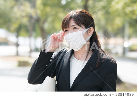 有面具少婦的女實業家 38814089