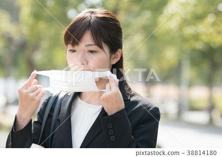 戴著面具的女實業家 38814180
