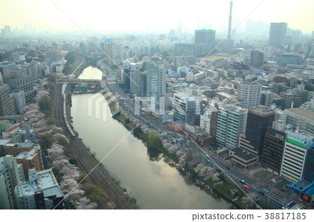 We look around Ichigaya Station direction from Nimitsuke Bridge of Edo castle outer moat 38817185