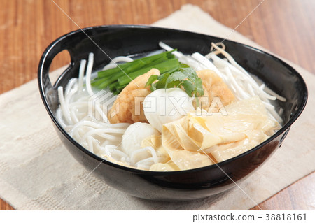 noodles with meat in soup 38818161