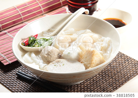 noodles with meat in soup 38818505