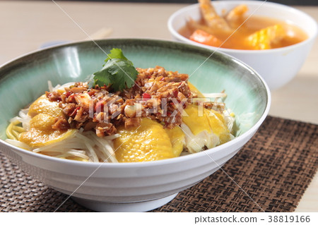 noodles with meat in soup 38819166