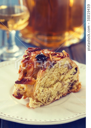 cake with dry fruits and wine 38819439