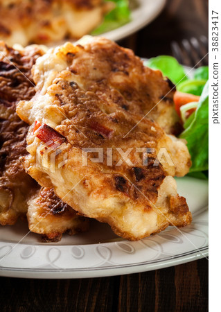 Chicken medallions with red peppers 38823417