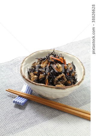 Boiled soybeans and hijiki, home cooking, boiled hijiki 38826628