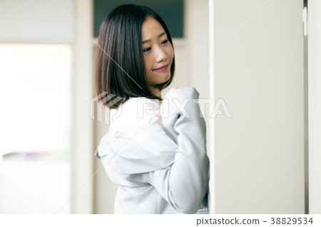 OL Locker Room Dressing 38829534