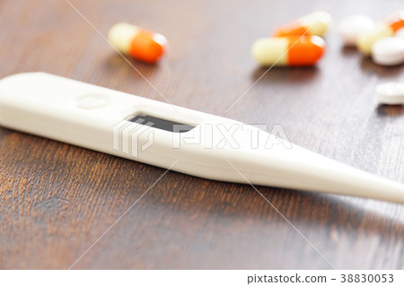 藥物和電子溫度計 藥物和電子溫度計 38830053