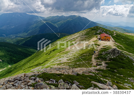 From the northern alps, Yakushidake summit directly below the ridge line in the direction of Tarohei and Kitanoshodake 38830437