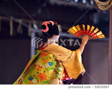 Votive dance Votive dance 38830997