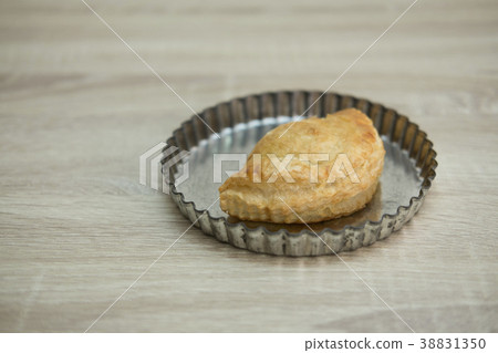PASTRY ON RUSTIC ALUMINUM TRAY PASTRY ON RUSTIC ALUMINUM TRAY 38831350