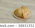 PIE ON WOOD TRAY 38831352