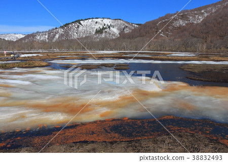 Early spring Oze See the area of Mt. Yugakakura, Mt. Hakkai from around Uedashiro Early spring Oze See the area of Mt. Yugakakura, Mt. Hakkai from around Uedashiro 38832493