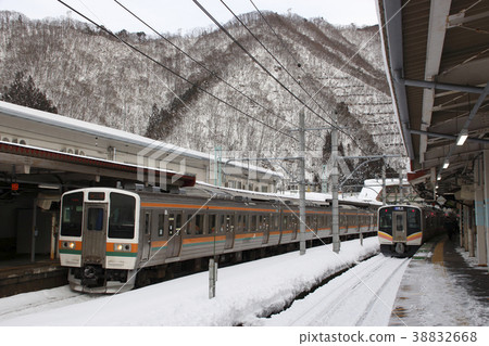 Winter water train station and the E 129 line of Joetsu line Winter water train station and the E 129 line of Joetsu line 38832668