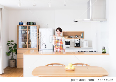 Housewife 38833086
