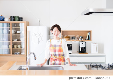 Housewife 38833087