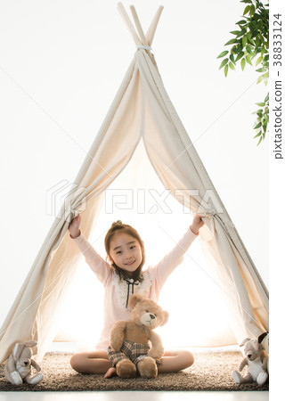 Children, Tent 38833124
