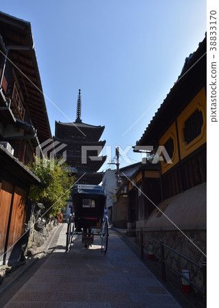 Yasaka Do Yasaka Tower and Rickshaw Yasaka Do Yasaka Tower and Rickshaw 38833170