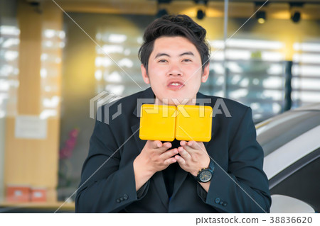 man asia with box 38836620